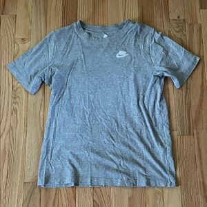 Nike T Shirt Boys XL Gray White Swoosh Logo The Nike Tee Casual